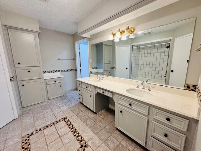 Photo - 10702 Deval Dr