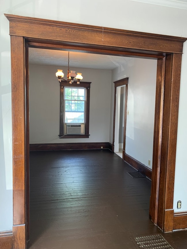 Photo - 206 E 10th St