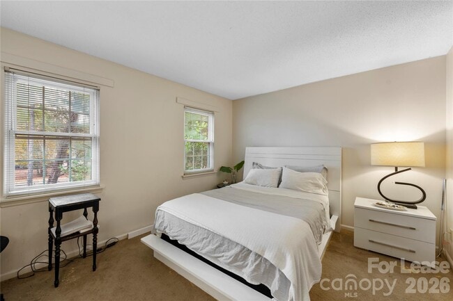 Building Photo - 10700 Blue Heron Dr