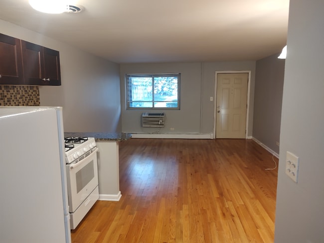 Photo - 8500 Waukegan Rd Apartamento Unidad 13