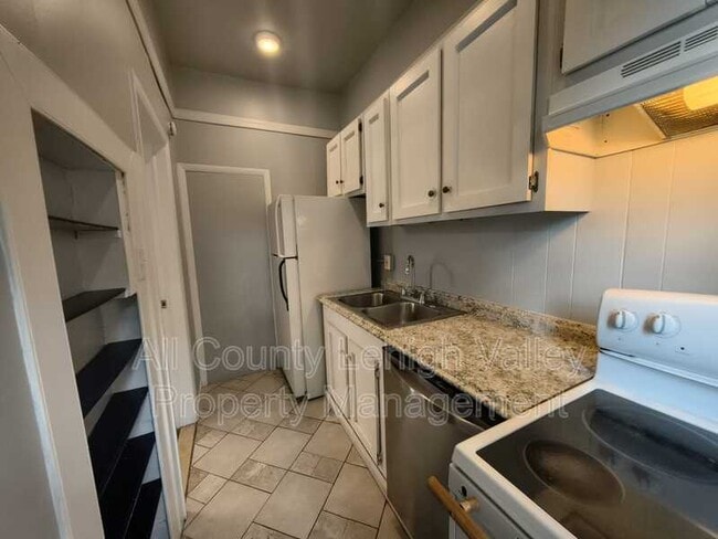 Photo - 127 N 12th St