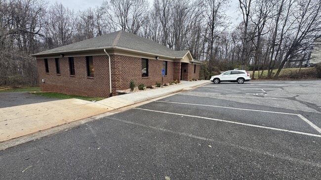 Building Photo - 3712 Old Forest Rd Unit 1 Rental