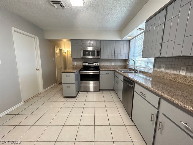 Photo - 3979 Avonwood Ave