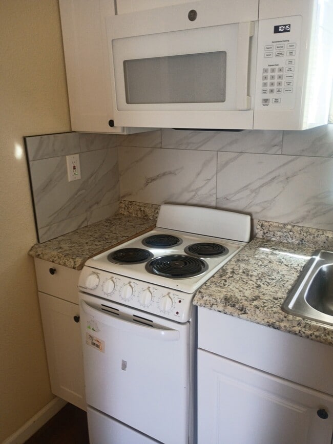 Photo - 1515 Highway 99 W