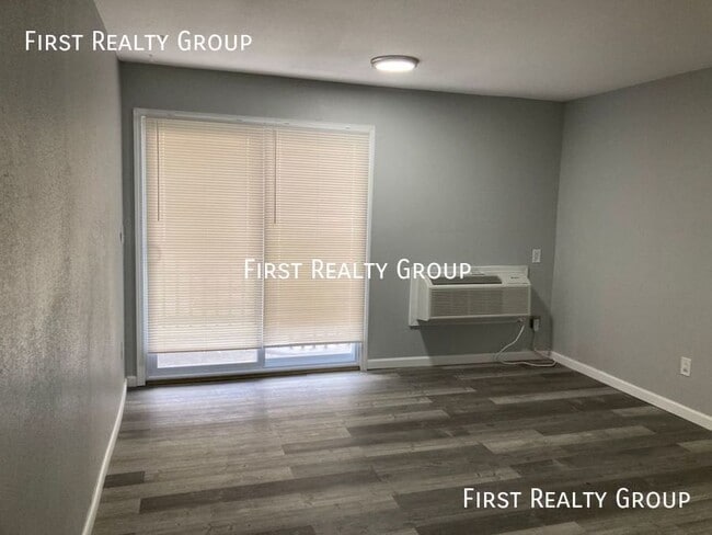 Photo - 305 N Broadway-#4 Unit #4