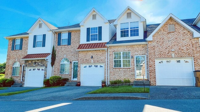 Building Photo - 714 Spence Enclave Ln Unit 714 Spence Enclave Lane Rental
