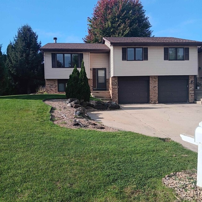 Photo - 2649 Stanbrook St