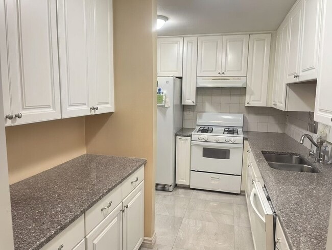 Photo - 660 Golden Springs Dr Unit B