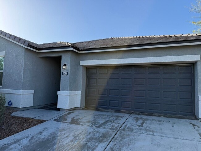 Building Photo - 1086 W Avalon Canyon Dr