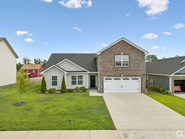 Building Photo - 3 Bedroom 2 Bathroom Home