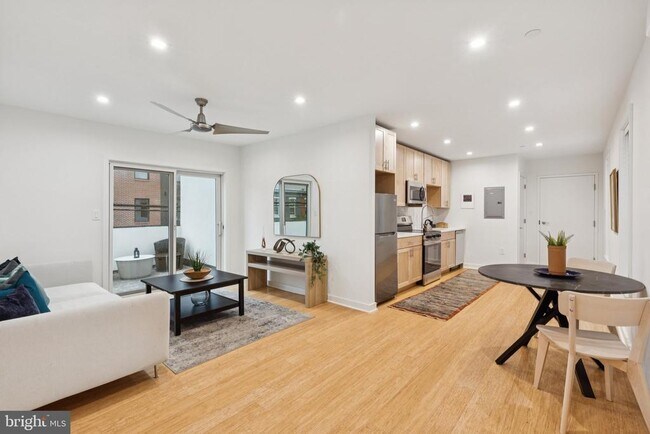 Building Photo - 1302 S 18th St Unit 3 Rental
