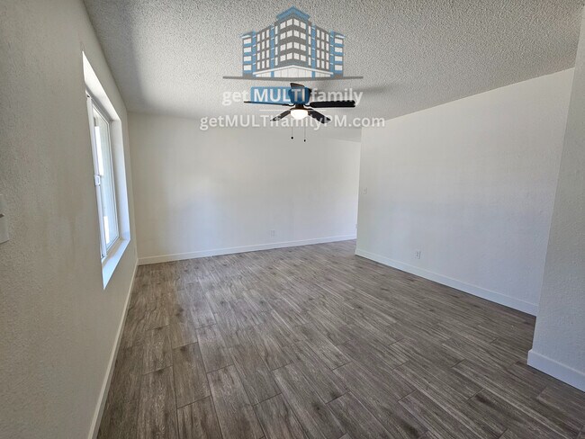 Photo - 2535 W Missouri Ave Unit 1