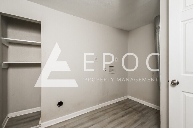 Photo - 1565 N Elgin Ave