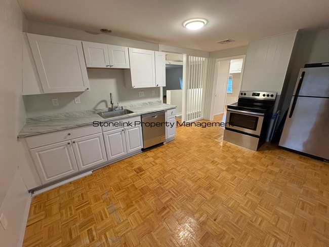 Building Photo - 51 Matilda St Unit 3