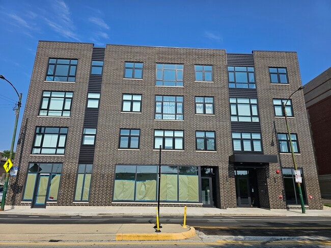 Building Photo - 2807 S Halsted St Unit 310