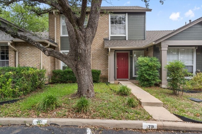Photo - 1015 E Yager Ln