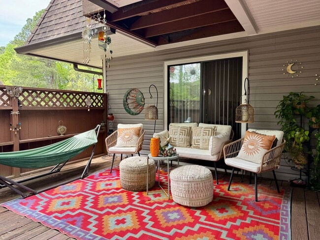 Building Photo - Lovely Townhouse in Finley Forest