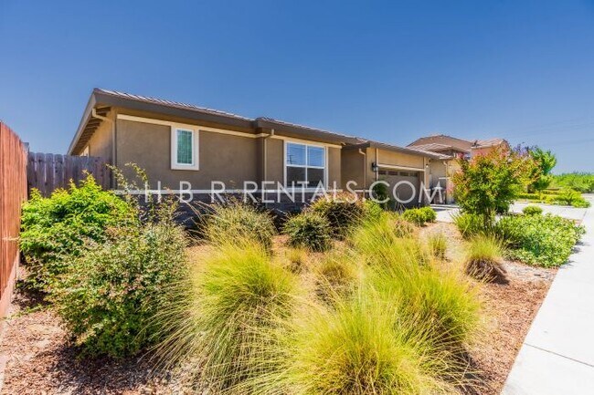 Photo - Spacious Elegance: 4-Bedroom with 3.5 Baths in Manteca