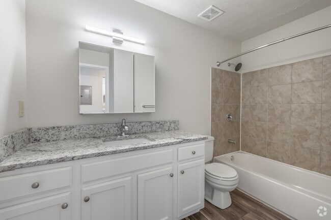 Studio - 452SF - Bathroom - Poplar Terrace