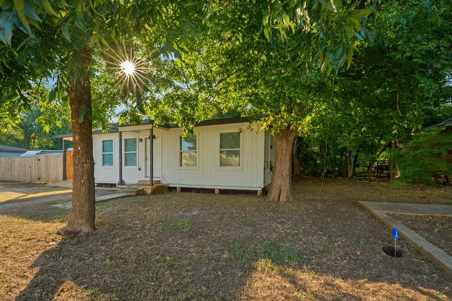 Building Photo - 112 Linda Dr