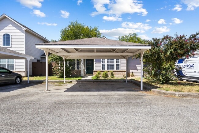 Photo - 2735 Crown Hollow