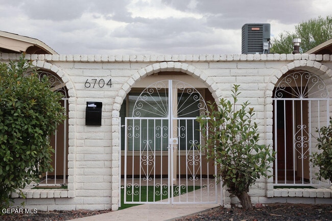 Photo - 6704 La Cadena Dr