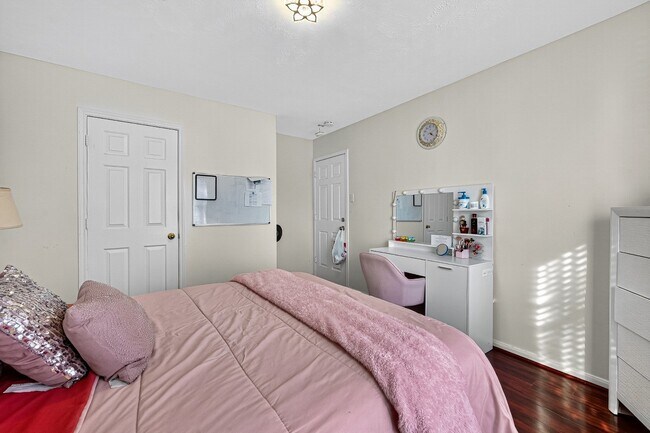 Building Photo - 2506 Parkhaven Dr