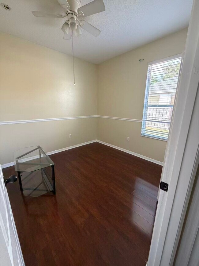 Photo - 404 Bluff Pass Dr