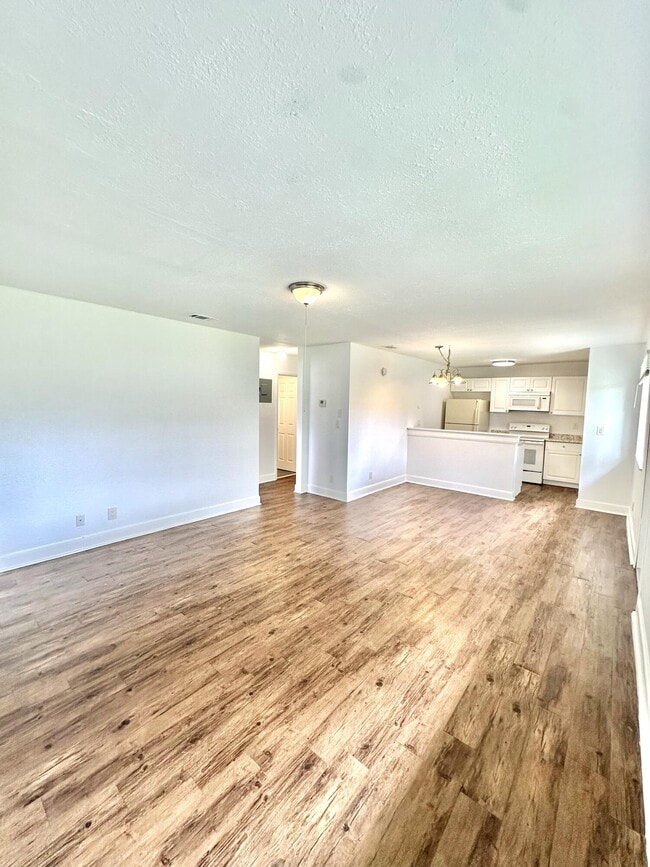 Building Photo - 210 E Tiffany Dr Unit 1 Rental