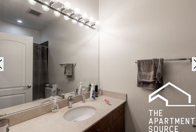 Photo - 1354 W Augusta Blvd Unit 2