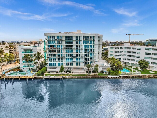 Photo - 9821 E Bay Harbor Dr Unidad 302 Rental