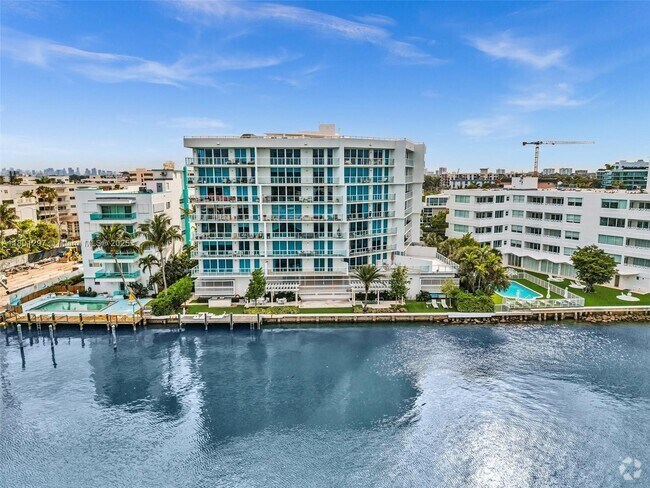 Building Photo - 9821 E Bay Harbor Dr Unit 302 Rental