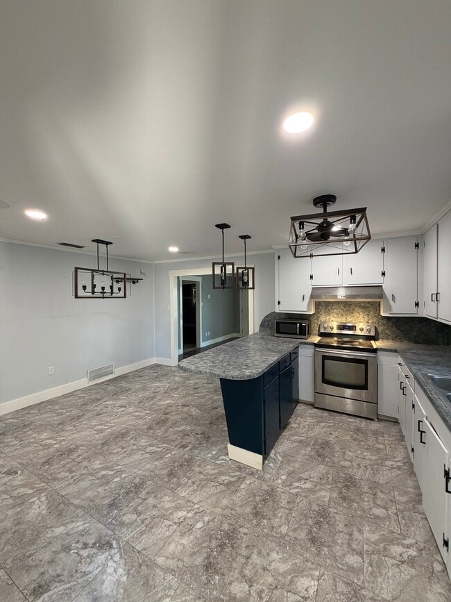 Photo - 200 Cowles St