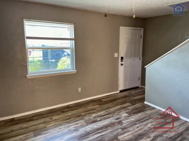 Photo - 2111 NW Lindy Ave