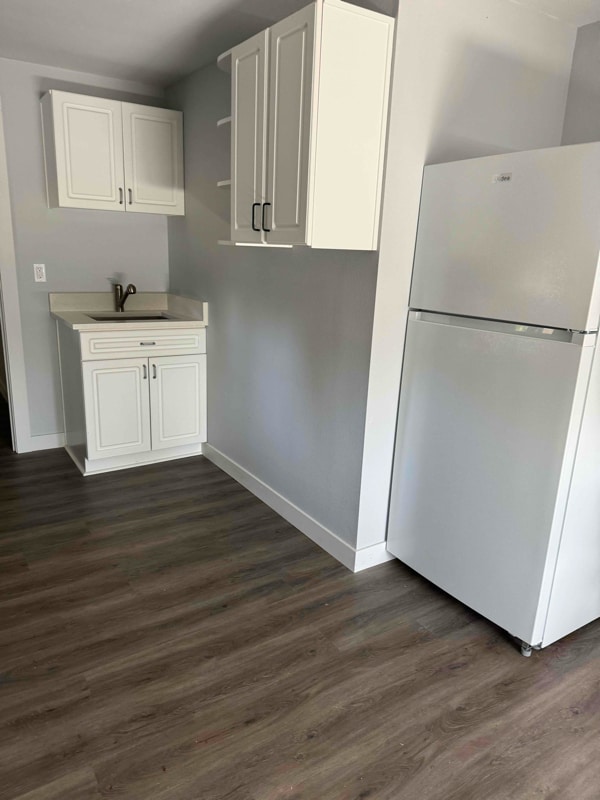 Photo - 2425 Lansing Ave NE