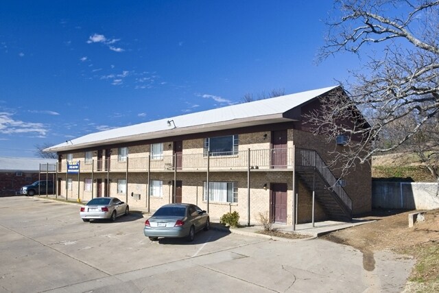 Photo - Lynwood Apartments