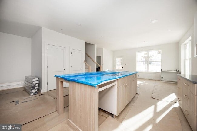 Photo - 453 E Franklin St