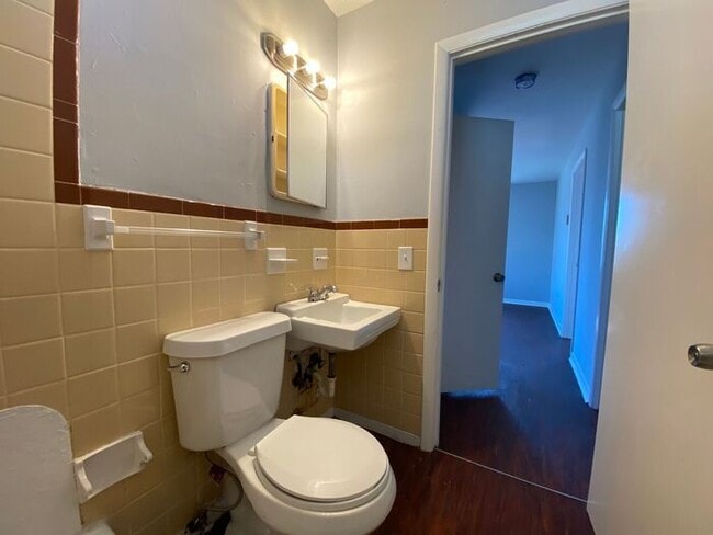 Photo - 2 Bed / 1 Bath Apartment on 2nd Ave - Walk Downtown!