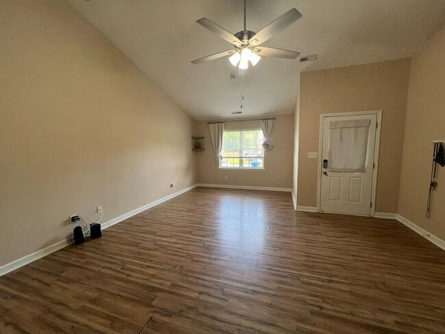 Photo - 141 Louie Ln