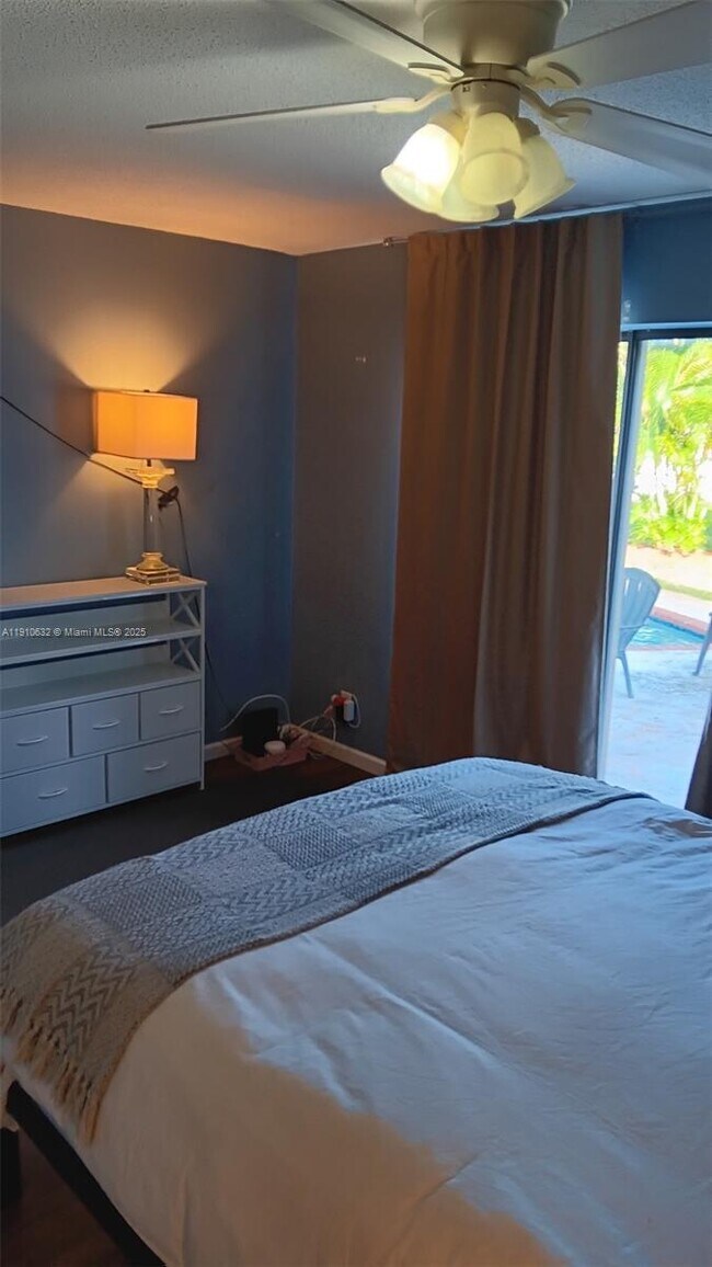 Photo - 2560 SW 11th St Unidad 1