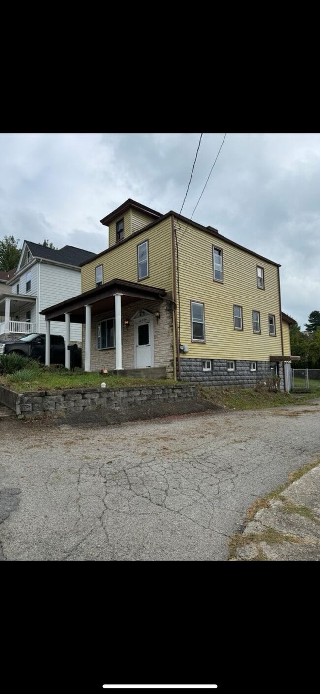 Photo - 604 7th St