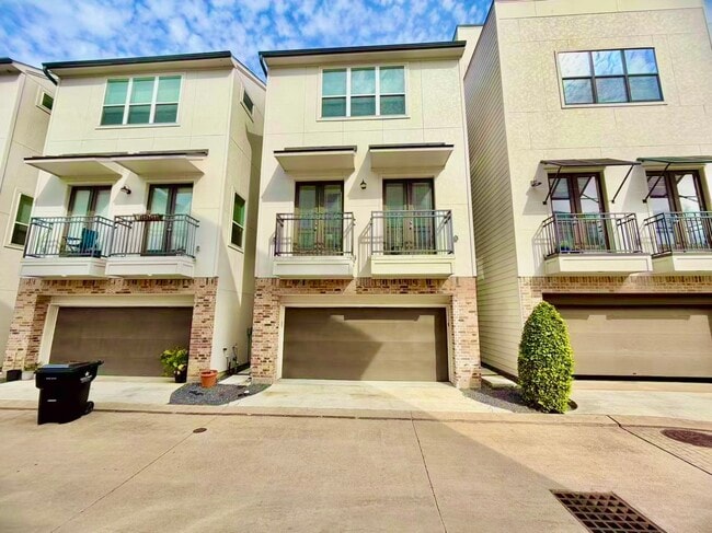 Building Photo - 1254 N Post Oak Rd