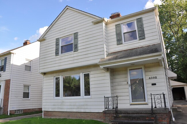 Photo - 4302 Silsby Rd