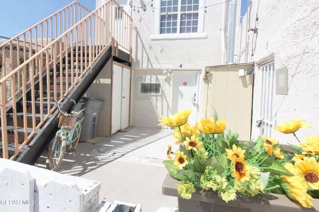 Building Photo - 3527 E Missouri Ave Unit 1