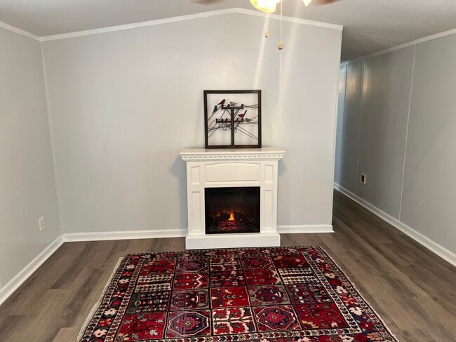 Photo - 135 Henderson Rd