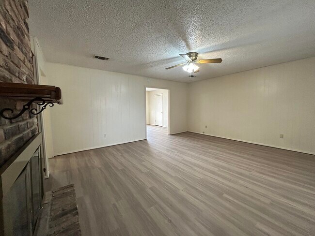 Photo - 4303 52nd St