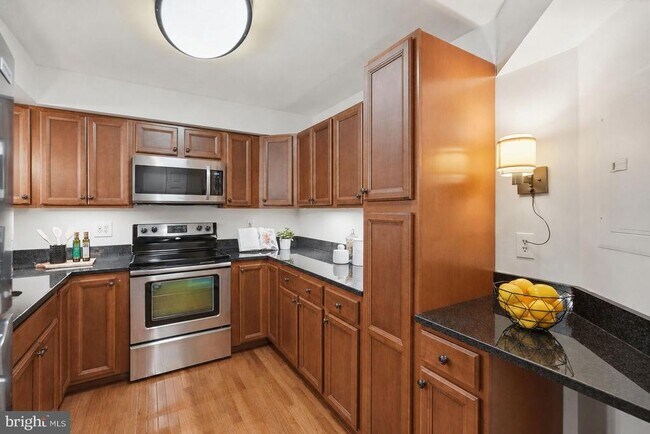 Photo - 610 N West St Unit 105