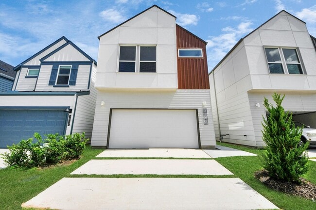 Building Photo - 13104 Moncloa Dr
