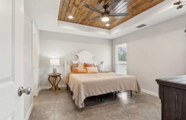 Photo - 2314 Creekview Dr