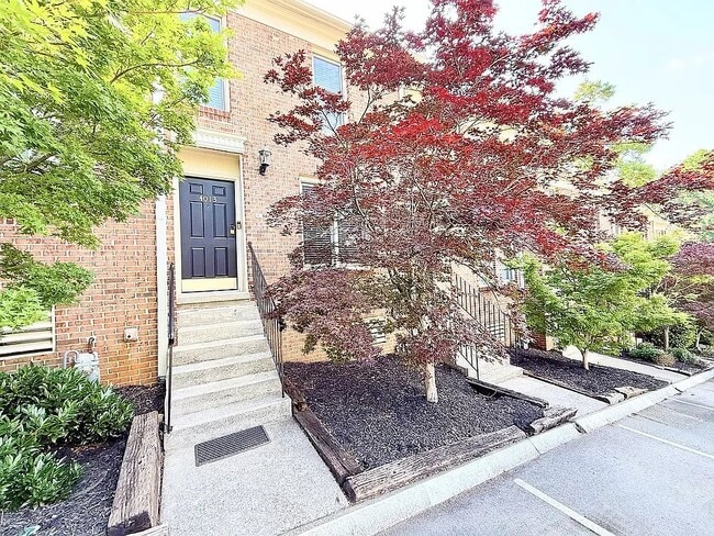 Building Photo - 4013 Heather Ct NW